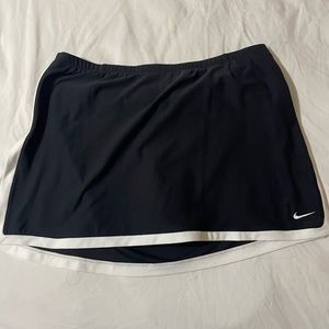 Nike tennis skirt black and white